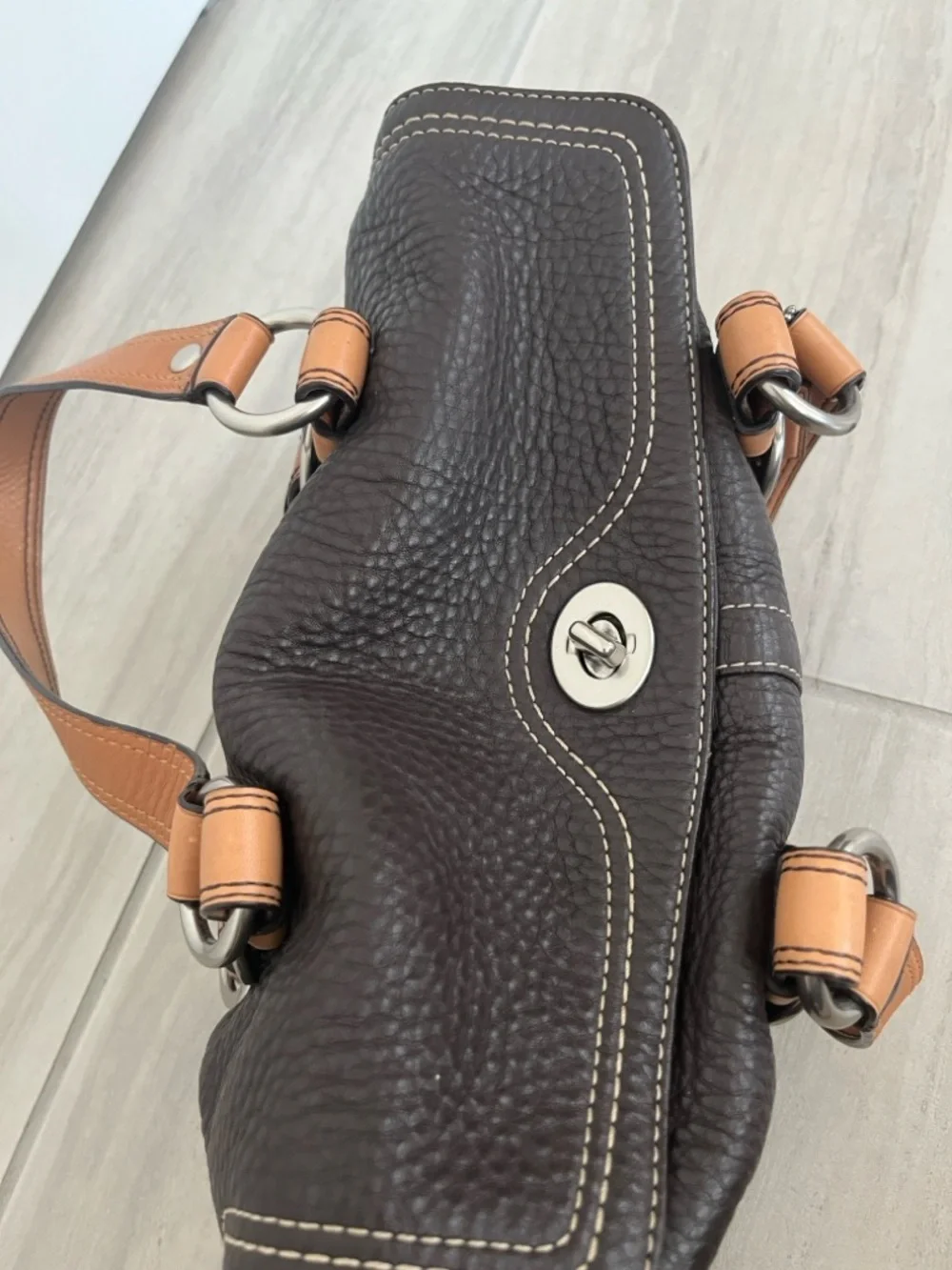 Coach Chelsea Satchel in pebbled leather - Picture 4 of 10